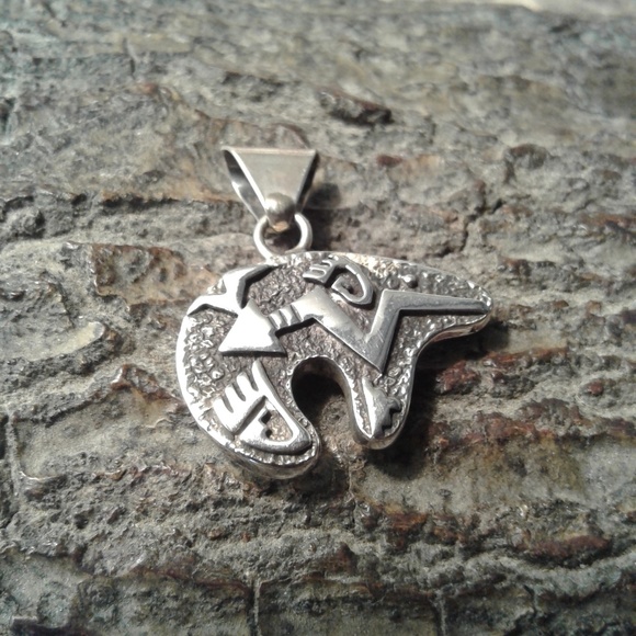 Sterling silver reversible bear fetish pendant - Picture 3 of 8